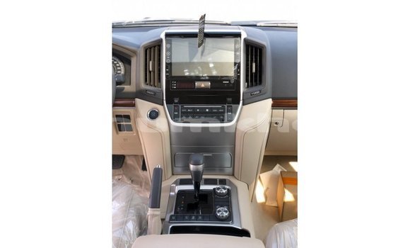 Buy Import Toyota Land Cruiser White Car in Import - Dubai in Bumthang Buy Import Toyota Land Cruiser White Car in Import - Dubai in Bumthang