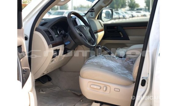 Buy Import Toyota Land Cruiser White Car in Import - Dubai in Bumthang Buy Import Toyota Land Cruiser White Car in Import - Dubai in Bumthang