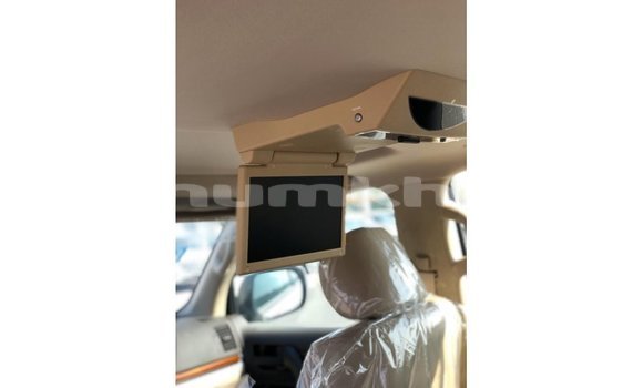 Buy Import Toyota Land Cruiser White Car in Import - Dubai in Bumthang Buy Import Toyota Land Cruiser White Car in Import - Dubai in Bumthang