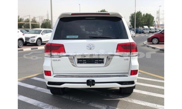 Buy Import Toyota Land Cruiser White Car in Import - Dubai in Bumthang Buy Import Toyota Land Cruiser White Car in Import - Dubai in Bumthang