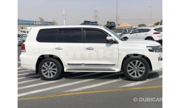 Buy Import Toyota Land Cruiser White Car in Import - Dubai in Bumthang Buy Import Toyota Land Cruiser White Car in Import - Dubai in Bumthang