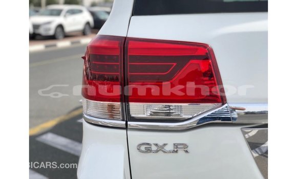 Buy Import Toyota Land Cruiser White Car in Import - Dubai in Bumthang Buy Import Toyota Land Cruiser White Car in Import - Dubai in Bumthang