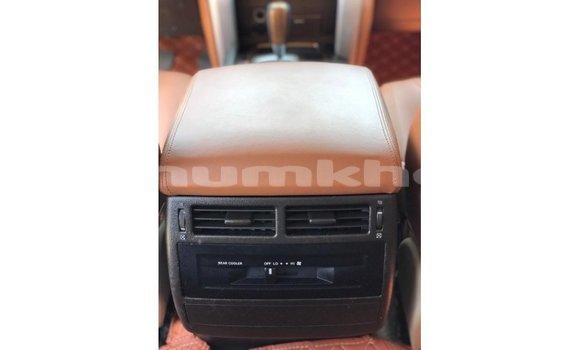 Buy Import Toyota Land Cruiser White Car in Import - Dubai in Bumthang Buy Import Toyota Land Cruiser White Car in Import - Dubai in Bumthang