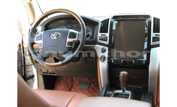 Buy Import Toyota Land Cruiser White Car in Import - Dubai in Bumthang Buy Import Toyota Land Cruiser White Car in Import - Dubai in Bumthang