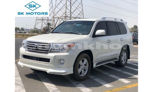 Buy Import Toyota Land Cruiser White Car in Import - Dubai in Bumthang Buy Import Toyota Land Cruiser White Car in Import - Dubai in Bumthang