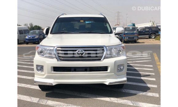 Buy Import Toyota Land Cruiser White Car in Import - Dubai in Bumthang Buy Import Toyota Land Cruiser White Car in Import - Dubai in Bumthang