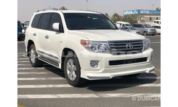 Buy Import Toyota Land Cruiser White Car in Import - Dubai in Bumthang Buy Import Toyota Land Cruiser White Car in Import - Dubai in Bumthang