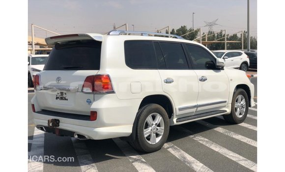 Buy Import Toyota Land Cruiser White Car in Import - Dubai in Bumthang Buy Import Toyota Land Cruiser White Car in Import - Dubai in Bumthang