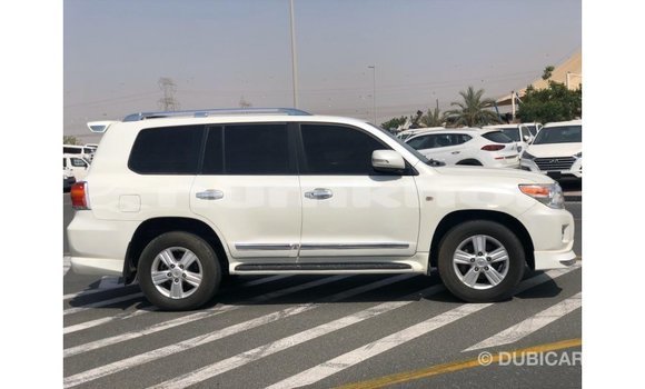 Buy Import Toyota Land Cruiser White Car in Import - Dubai in Bumthang Buy Import Toyota Land Cruiser White Car in Import - Dubai in Bumthang