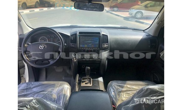 Buy Import Toyota Land Cruiser White Car in Import - Dubai in Bumthang Buy Import Toyota Land Cruiser White Car in Import - Dubai in Bumthang