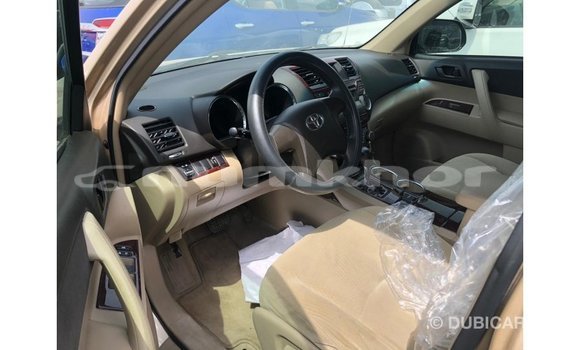 Buy Import Toyota Highlander Other Car in Import - Dubai in Bumthang Buy Import Toyota Highlander Other Car in Import - Dubai in Bumthang