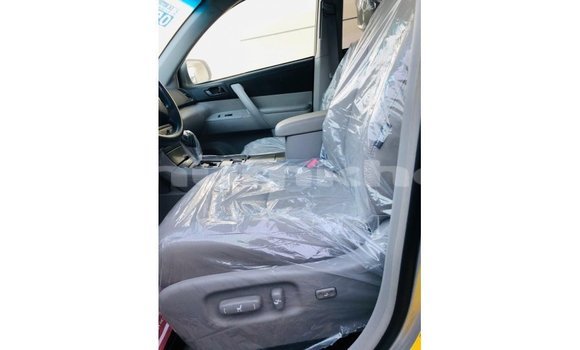 Buy Import Toyota Highlander Other Car in Import - Dubai in Bumthang Buy Import Toyota Highlander Other Car in Import - Dubai in Bumthang