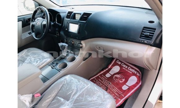 Buy Import Toyota Highlander Other Car in Import - Dubai in Bumthang Buy Import Toyota Highlander Other Car in Import - Dubai in Bumthang