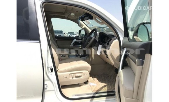 Buy Import Toyota Land Cruiser White Car in Import - Dubai in Bumthang Buy Import Toyota Land Cruiser White Car in Import - Dubai in Bumthang