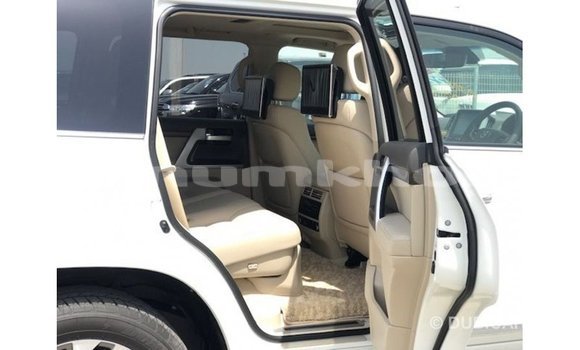 Buy Import Toyota Land Cruiser White Car in Import - Dubai in Bumthang Buy Import Toyota Land Cruiser White Car in Import - Dubai in Bumthang