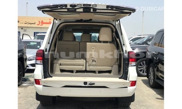 Buy Import Toyota Land Cruiser White Car in Import - Dubai in Bumthang Buy Import Toyota Land Cruiser White Car in Import - Dubai in Bumthang