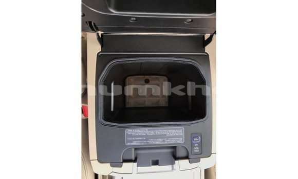 Buy Import Toyota Land Cruiser White Car in Import - Dubai in Bumthang Buy Import Toyota Land Cruiser White Car in Import - Dubai in Bumthang