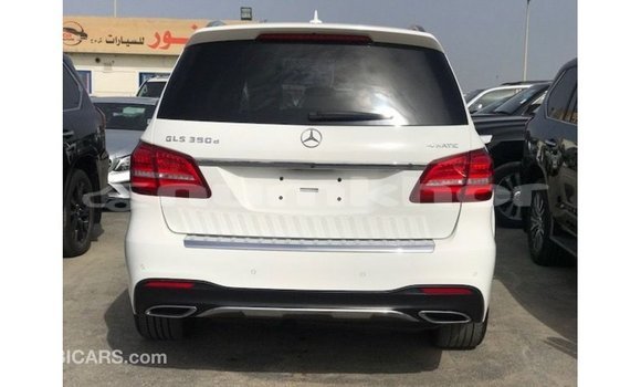 Buy Import Mercedes-Benz 190 White Car in Import - Dubai in Bumthang Buy Import Mercedes-Benz 190 White Car in Import - Dubai in Bumthang