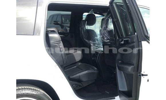 Buy Import Mercedes-Benz 190 White Car in Import - Dubai in Bumthang Buy Import Mercedes-Benz 190 White Car in Import - Dubai in Bumthang