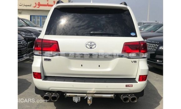 Buy Import Toyota Land Cruiser White Car in Import - Dubai in Bumthang Buy Import Toyota Land Cruiser White Car in Import - Dubai in Bumthang