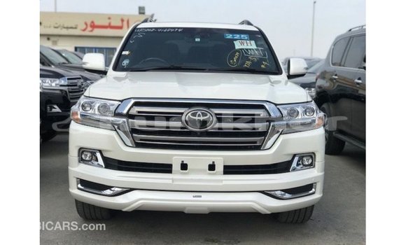 Buy Import Toyota Land Cruiser White Car in Import - Dubai in Bumthang Buy Import Toyota Land Cruiser White Car in Import - Dubai in Bumthang