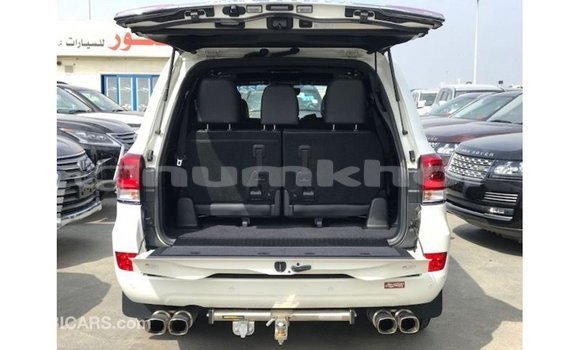 Buy Import Toyota Land Cruiser White Car in Import - Dubai in Bumthang Buy Import Toyota Land Cruiser White Car in Import - Dubai in Bumthang