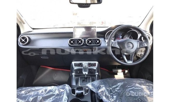 Buy Import Mercedes-Benz 250 Black Car in Import - Dubai in Bumthang Buy Import Mercedes-Benz 250 Black Car in Import - Dubai in Bumthang