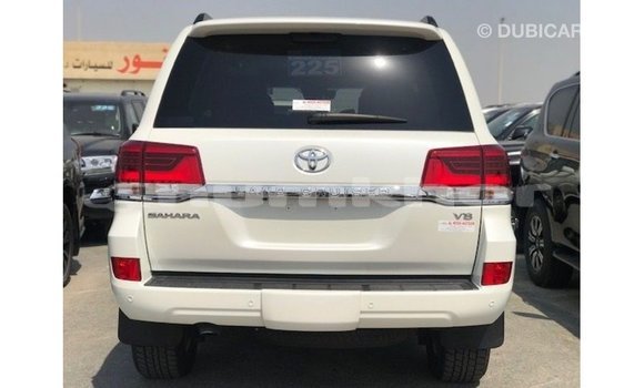 Buy Import Toyota Land Cruiser White Car in Import - Dubai in Bumthang Buy Import Toyota Land Cruiser White Car in Import - Dubai in Bumthang