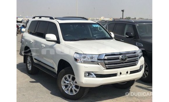 Buy Import Toyota Land Cruiser White Car in Import - Dubai in Bumthang Buy Import Toyota Land Cruiser White Car in Import - Dubai in Bumthang