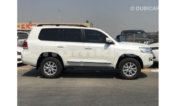 Buy Import Toyota Land Cruiser White Car in Import - Dubai in Bumthang Buy Import Toyota Land Cruiser White Car in Import - Dubai in Bumthang