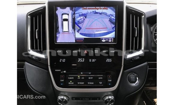 Buy Import Toyota Land Cruiser White Car in Import - Dubai in Bumthang Buy Import Toyota Land Cruiser White Car in Import - Dubai in Bumthang