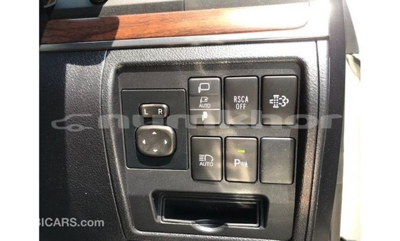 Buy Import Toyota Land Cruiser White Car in Import - Dubai in Bumthang Buy Import Toyota Land Cruiser White Car in Import - Dubai in Bumthang