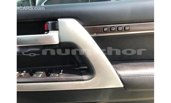 Buy Import Toyota Land Cruiser White Car in Import - Dubai in Bumthang Buy Import Toyota Land Cruiser White Car in Import - Dubai in Bumthang