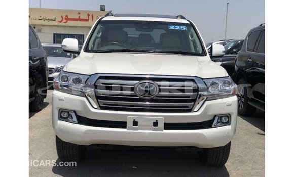 Buy Import Toyota Land Cruiser White Car in Import - Dubai in Bumthang Buy Import Toyota Land Cruiser White Car in Import - Dubai in Bumthang