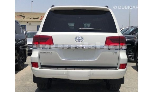 Buy Import Toyota Land Cruiser White Car in Import - Dubai in Bumthang Buy Import Toyota Land Cruiser White Car in Import - Dubai in Bumthang