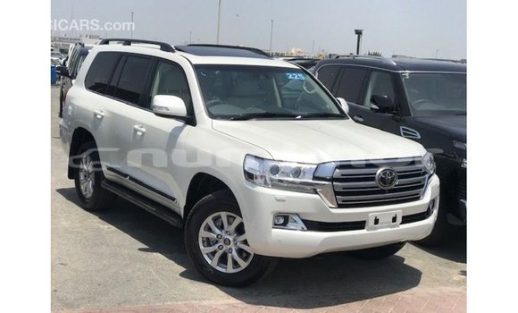 Buy Import Toyota Land Cruiser White Car in Import - Dubai in Bumthang Buy Import Toyota Land Cruiser White Car in Import - Dubai in Bumthang