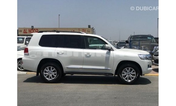 Buy Import Toyota Land Cruiser White Car in Import - Dubai in Bumthang Buy Import Toyota Land Cruiser White Car in Import - Dubai in Bumthang