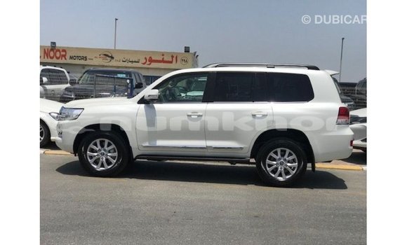 Buy Import Toyota Land Cruiser White Car in Import - Dubai in Bumthang Buy Import Toyota Land Cruiser White Car in Import - Dubai in Bumthang