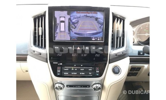 Buy Import Toyota Land Cruiser White Car in Import - Dubai in Bumthang Buy Import Toyota Land Cruiser White Car in Import - Dubai in Bumthang