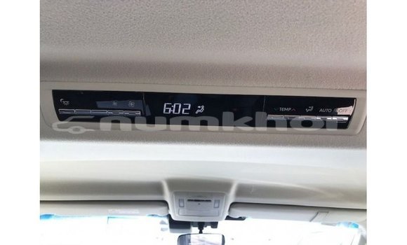 Buy Import Toyota Granvia White Car in Import - Dubai in Bumthang Buy Import Toyota Granvia White Car in Import - Dubai in Bumthang