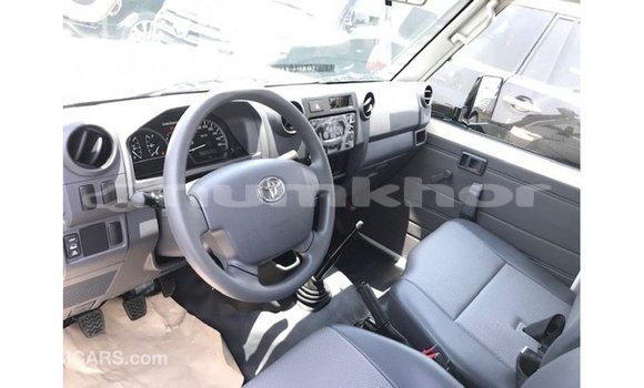 Buy Import Toyota Land Cruiser White Car in Import - Dubai in Bumthang Buy Import Toyota Land Cruiser White Car in Import - Dubai in Bumthang