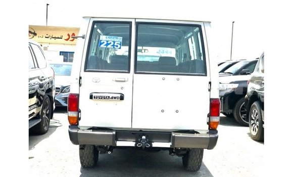 Buy Import Toyota Land Cruiser White Car in Import - Dubai in Bumthang Buy Import Toyota Land Cruiser White Car in Import - Dubai in Bumthang