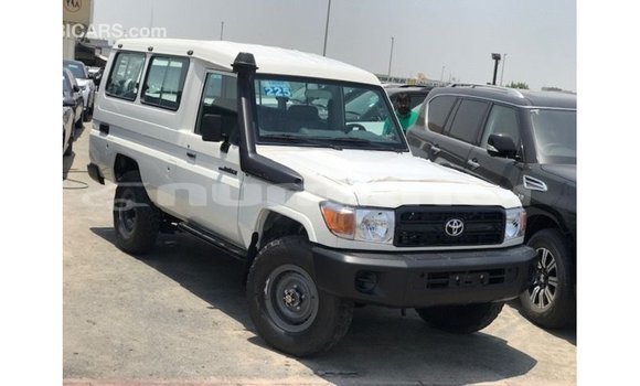 Buy Import Toyota Land Cruiser White Car in Import - Dubai in Bumthang Buy Import Toyota Land Cruiser White Car in Import - Dubai in Bumthang