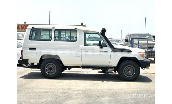 Buy Import Toyota Land Cruiser White Car in Import - Dubai in Bumthang Buy Import Toyota Land Cruiser White Car in Import - Dubai in Bumthang