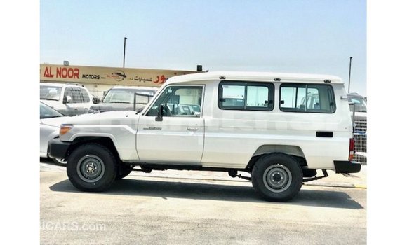 Buy Import Toyota Land Cruiser White Car in Import - Dubai in Bumthang Buy Import Toyota Land Cruiser White Car in Import - Dubai in Bumthang