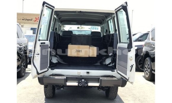 Buy Import Toyota Land Cruiser White Car in Import - Dubai in Bumthang Buy Import Toyota Land Cruiser White Car in Import - Dubai in Bumthang