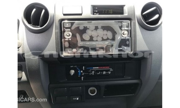 Buy Import Toyota Land Cruiser White Car in Import - Dubai in Bumthang Buy Import Toyota Land Cruiser White Car in Import - Dubai in Bumthang