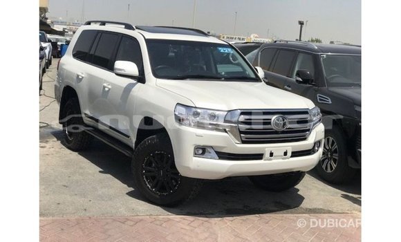 Buy Import Toyota Land Cruiser White Car in Import - Dubai in Bumthang Buy Import Toyota Land Cruiser White Car in Import - Dubai in Bumthang