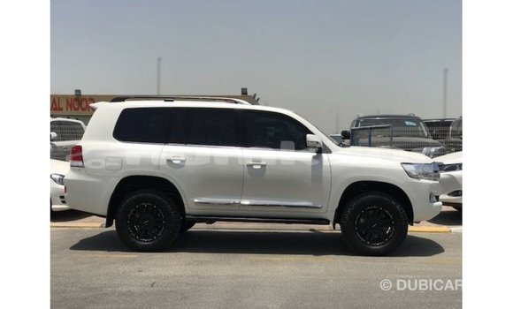 Buy Import Toyota Land Cruiser White Car in Import - Dubai in Bumthang Buy Import Toyota Land Cruiser White Car in Import - Dubai in Bumthang