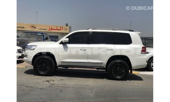 Buy Import Toyota Land Cruiser White Car in Import - Dubai in Bumthang Buy Import Toyota Land Cruiser White Car in Import - Dubai in Bumthang